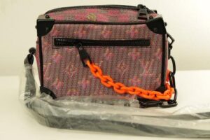 LV Trunk Red